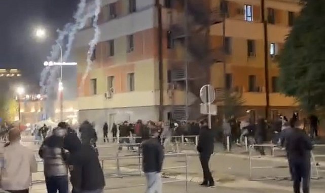 Kosova'da protestocular ile polis karşı karşıya geldi