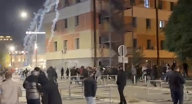 Kosova'da protestocular ile polis karşı karşıya geldi