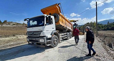 Köy yolunda asfalt mesaisi başladı