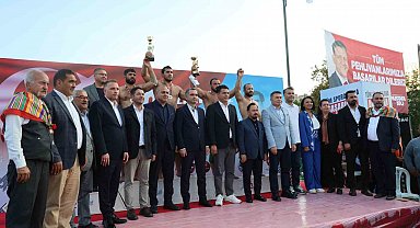 Kozan'da başpehlivan Efe Anıl Al oldu