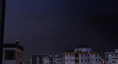Kozan'da yıldırımın düşme anı kamerada
