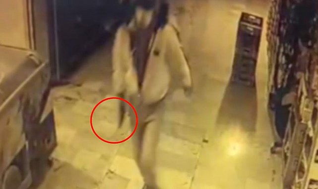 Küçükçekmece'de bir şahsa silahlı saldırı düzenlendi, şüpheliler kıskıvrak yakalandı