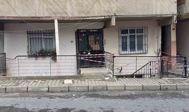 Küçükçekmece'de tahliye edilen bina mühürlendi: Zabıta ekipleri nöbet tutuyor