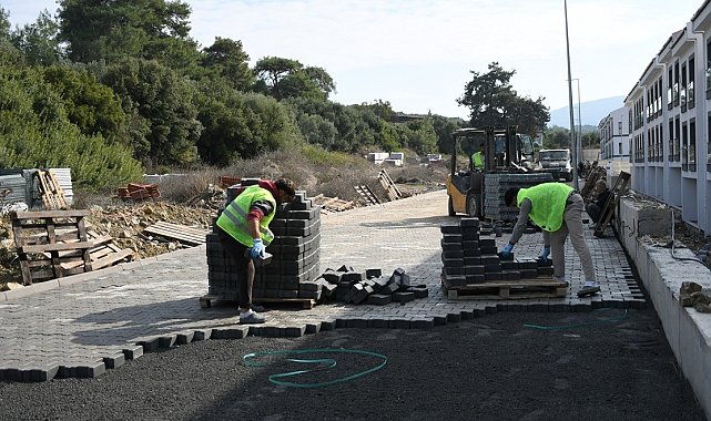 Kuşadası Caferli'de 25 bin metrekarelik yol çalışması başladı