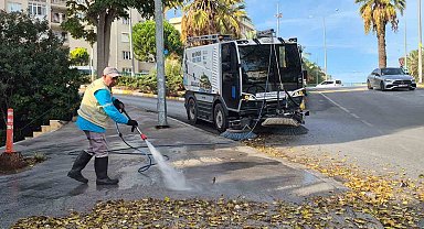 Kuşadası'nda cadde temizliği aralıksız sürüyor
