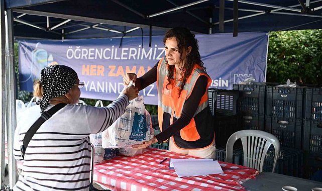 Kuşadası'nda çocuklara 3 haftada 4 bin 200 beslenme paketi dağıtıldı