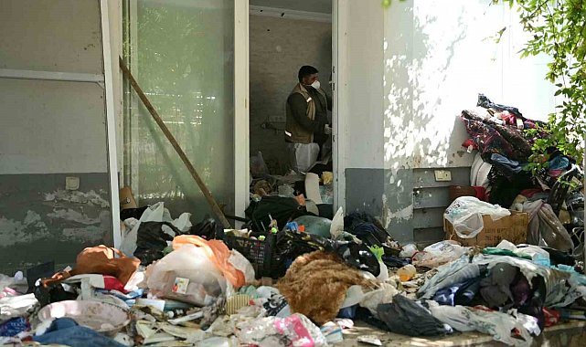 Kuşadası'nda çöp ev operasyonu