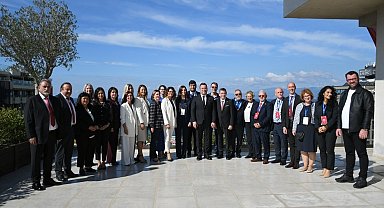Kuşadası'nda Cumhuriyetin 102'üncü yılı kardeş şehirlerin dostluk buluşması ile taçlandı