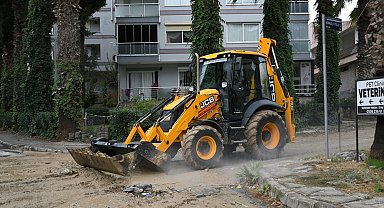 Kuşadası'nda fırtına sonrası ekipler sahaya indi