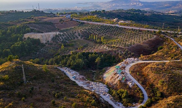 Kuşadası'nda Toskana'yı andıran vadiler atıklarla doluyor