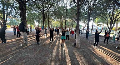 Kuşadası'nda vatandaşlar güne sporla başladı