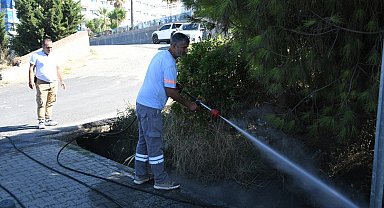 Kuşadası'nda yağmur suyu hatları yağışlara hazırlanıyor