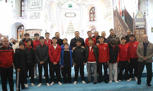 Kütahya Ulu Camii'nde aileler sabah namazında buluştu