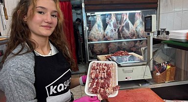 Kütahya'da 18 yaşındaki usta genç kız, kasaplık hünerleriyle dikkat çekiyor