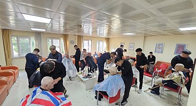 Kütahya'da kuaförlük öğrencilerinden huzurevi sakinlerine anlamlı ziyaret