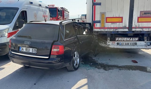 Kütahya'da otomobil tırın dorsesine saplandı: 1 yaralı