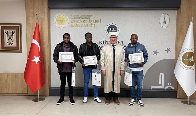 Kütahya'da üç Kenyalı vatandaş müslüman oldu