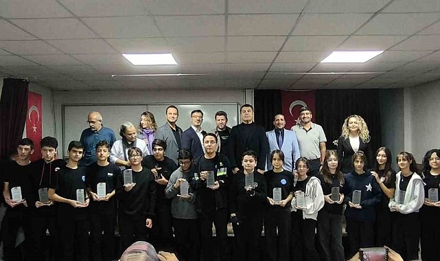 LGS'de başarı gösteren öğrenciler ödüllendirildi