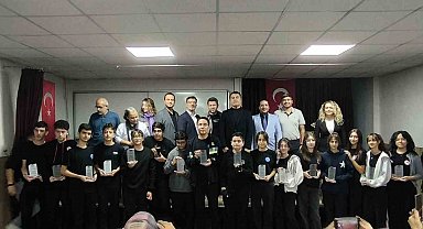 LGS'de başarı gösteren öğrenciler ödüllendirildi