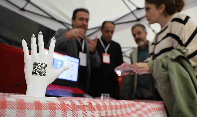 Lise öğrencileri geliştirdi: Alzheimer hastaları artık QR sistemi ile güvende kalacak