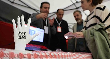 Lise öğrencileri geliştirdi: Alzheimer hastaları artık QR sistemi ile güvende kalacak