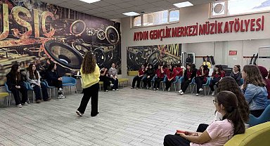 Liseli gençler, Aydın Gençlik Merkezi'ni keşfetti