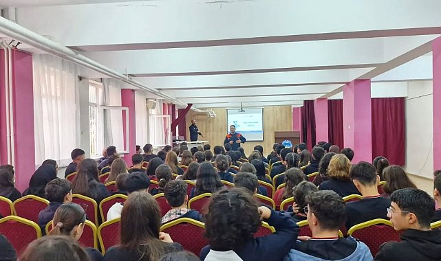 Liseli öğrenciler afetlere karşı bilinçleniyor
