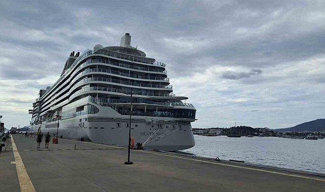 Lüks kruvaziyer Bodrum'a yanaştı