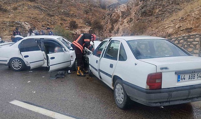 Malatya'da iki otomobil çarpıştı: 6 yaralı