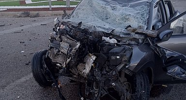 Malatya'da minibüs ile otomobil çarpıştı: 1'i ağır 3 yaralı