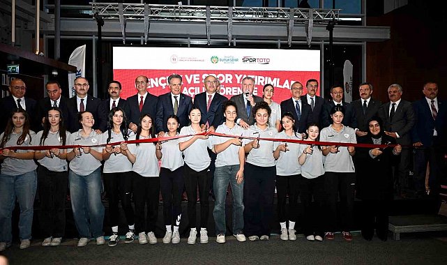 Malatya'da Şehir Kütüphanesi ile Gençlik ve Spor Tesisleri törenle açıldı