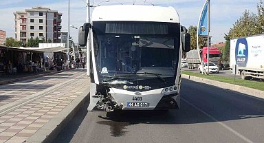 Malatya'da trambüs ile otomobil çarpıştı: 5 yaralı