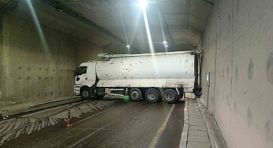 Malatya'da yakıt tankeri tüneli kilitledi
