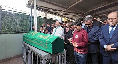 Maltepe'de gecekondu yangınında hayatını kaybeden 12 yaşındaki çocuk toprağa verildi