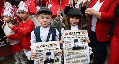 Manisa'da çocuklar cumhuriyeti tarihi gazetelerle kutladı