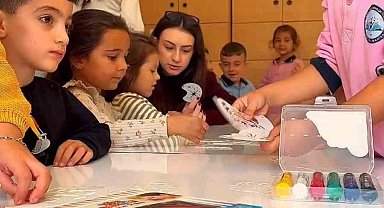 Manisa'da üniversiteli gençler minik kalplere dokundu