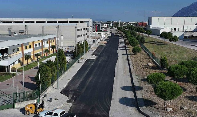 Manisa'nın iki OSB'si arasındaki yol yenileniyor