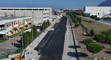 Manisa'nın iki OSB'si arasındaki yol yenileniyor