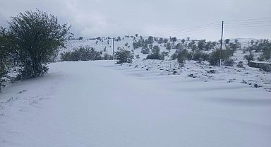 Manisa'ya mevsimin ilk karı düştü