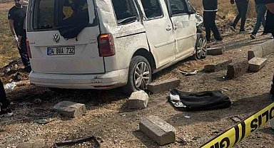 Mardin'de hafif ticari araç ile kamyonet çarpıştı: 1 ölü, 2 yaralı
