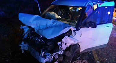Mardin'de otomobil ile ticari araç çarpıştı: 1 ölü, 3 yaralı