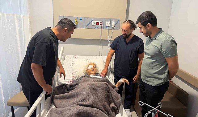 Marmaris Devlet Hastanesi'nde 93 yaşındaki hastaya başarılı göz ameliyatı