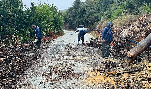 Marmaris'te sağanak sonrası belediye ekiplerinden müdahale