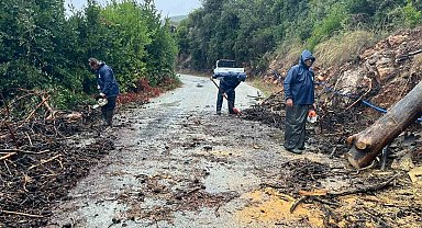 Marmaris'te sağanak sonrası belediye ekiplerinden müdahale