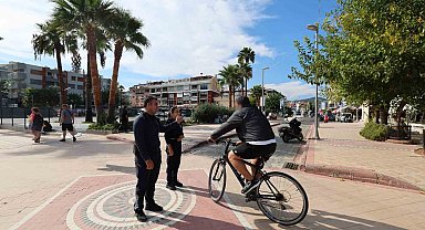 Marmaris'te zabıtadan yaya yolu denetimi