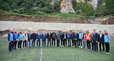 Maşatlık Futbol Sahası taş düşmelerine karşı güvenli hale getiriliyor