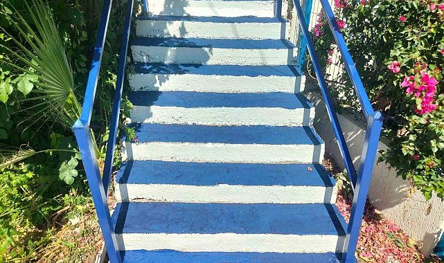 Mavi beyaz boyama çalışmaları devam ediyor