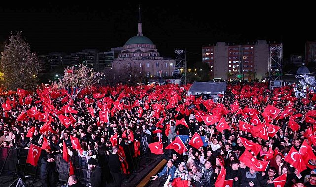 Menemen'de on binler, Cumhuriyet coşkusuyla buluştu