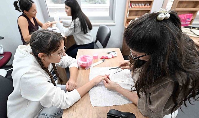 Mersin Büyükşehir'in MERCEK kurslarında 9 bin kişi meslek sahibi oldu