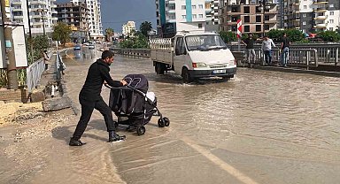 Mersin Erdemli'de sağanak yağış etkili oldu, su birikintileri oluştu